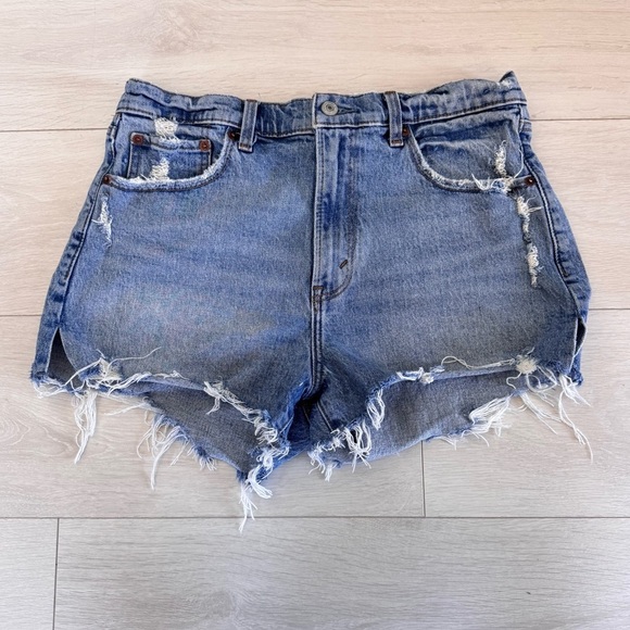 Abercrombie & Fitch Mom Jean Shorts High Rise Distressed Raw Hem Medium Wash 30 - Picture 1 of 7